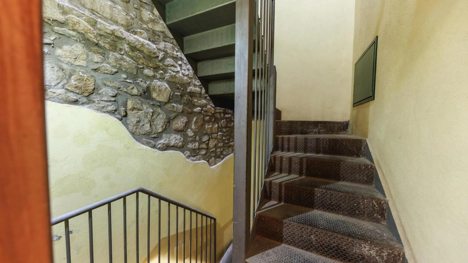 Bravissimo Ballesteries 34, Heart Of The Barri Vell 지로나 0*,  스페인